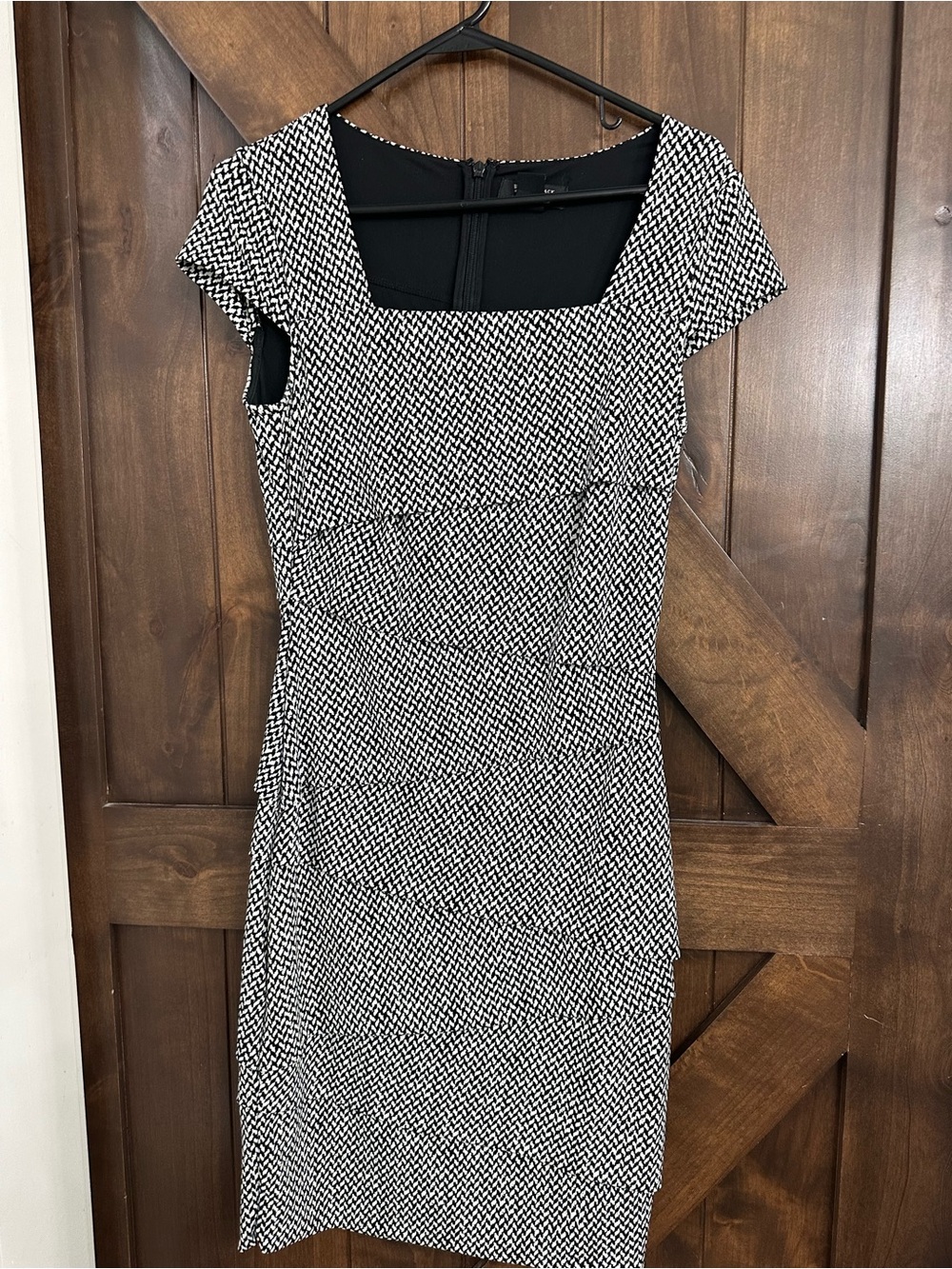 White House Black Market Black and White Cap-Sleeve Sheath Dress